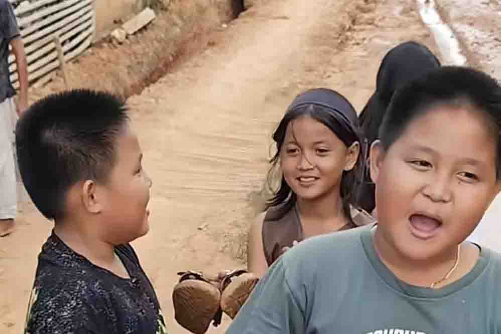 Viral Video Anak Bedayan Sindir Pejabat Kalbar yang Tidur Saat Rakyat Sengsara