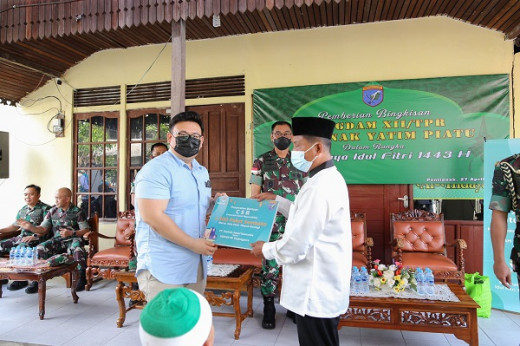Jelang Idul Fitri 1443 H, Topindoku dan KODAM XII Tanjungpura Salurkan Sembako Ke Masyakarat Kalbar
