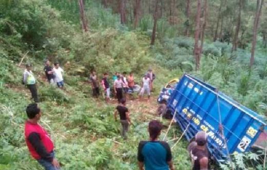 Tak Kuat Nanjak, Truk Masuk Jurang Sedalam 25 Meter, Sopir Tewas di Jalan Lintas Ponorogo
