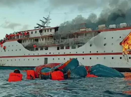 KM Karya Indah Terbakar di Laut Malut, 181 Penumpang Dievakuasi