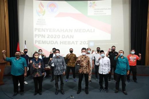 Kemenpora Serahkan Medali PPN 2020 dan Pemuda Hebat 2021