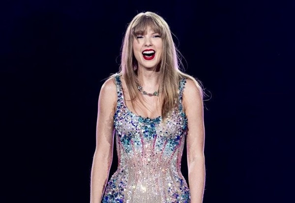 Taylor Swift Dapat Sambutan Hangat dari U2 di Dublin