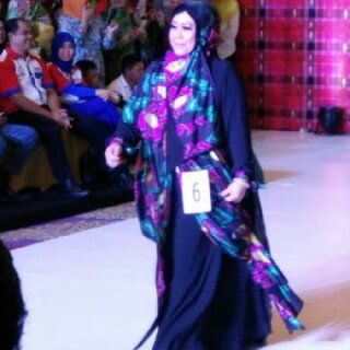 Tampilkan Busana Muslim Berbahan Sutra, Istri Walikota Pare-pare Erna Taufan Pawe Raih Juara Terbaik