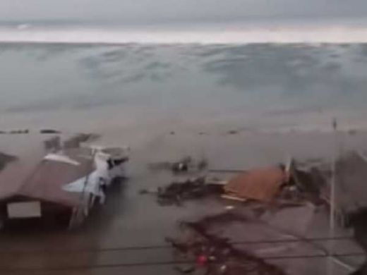 BNPB: Rumah di Sekitar Pantai Palu Hancur Diterjang Tsunami