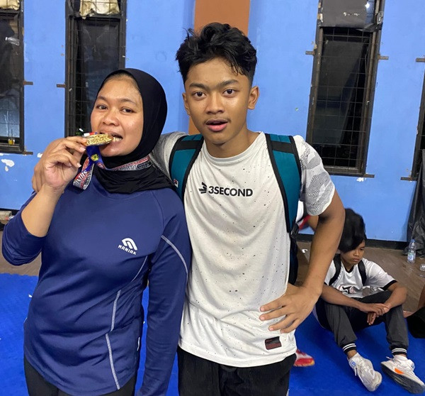 GoNews.co Bersama ibunya Puspa Aprilia. 