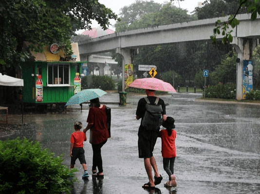 Cuaca Jabodetabek Tak Sepenuhnya Cerah pada Hari Ini, Hujan Masih Mengintai