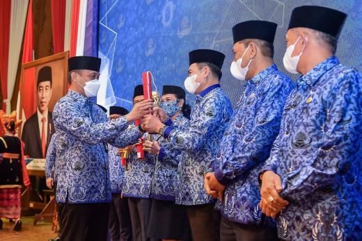 HUT Emas Korpri, Pengurus Tingkat Provinsi Kepulauan Babel Raih Penghargaan