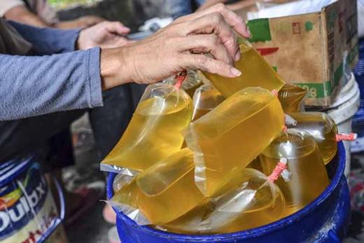 Airlangga Bilang, Mulai 1 Februari 2022 Minyak Goreng Curah Rp11.500/Liter