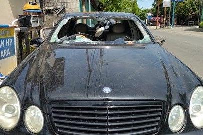 Gegara Tukang Parkir Kaget, Mercy Ringsek, 3 Orang jadi Tersangka