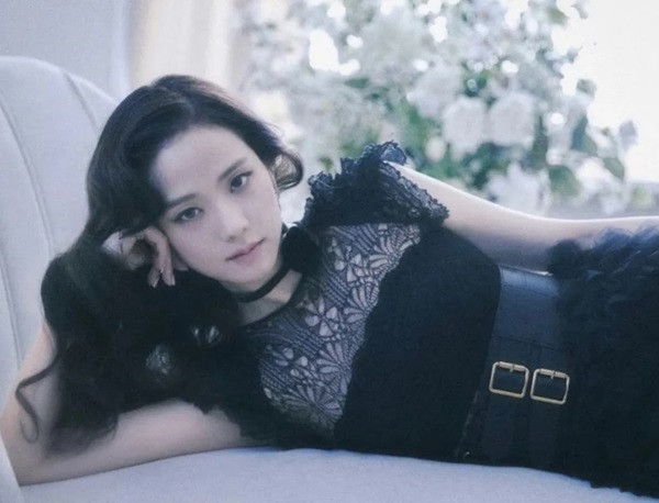 Jisoo BLACKPINK Teken Kontrak dengan Warner Records, Langkah Besar dalam Karier Solonya