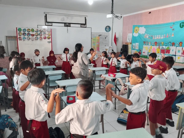 Pemprov DKI Batasi Penggunaan Gawai Siswa Saat Jam Pelajaran, Fokus Dorong Aktivitas Belajar dan Sosial