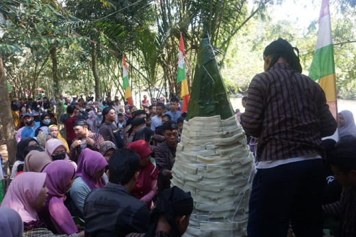 Ada Penampakan Getuk Raksasa Tinggi 2 Meter dan Berat 2 Kwintal di Batang