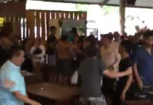 Konyol...! Gara-gara Rebutan Meja, Pengunjung Restoran di Bandung Berkelahi Masal