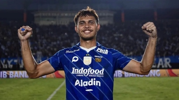 Semen Padang: Wellcome Rezaldi Hehanussa