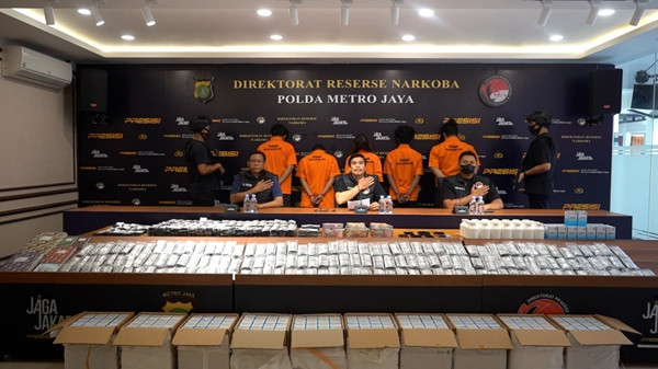 Poisi Gulung Gudang Obat Keras Ilegal di Tanah Abang