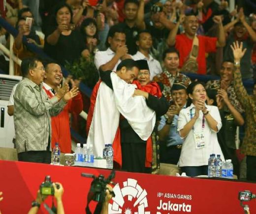 Langkah Pesilat Hanifan Peluk Jokowi-Prabowo, Fahri Sebut Momen yang Damai