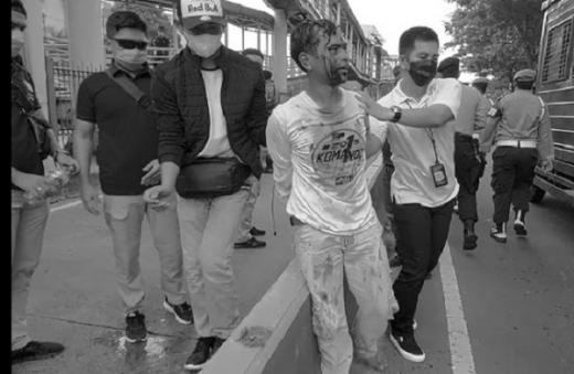Kepala Terluka, Pria Berkaus Komando Habib Rizieq Diamankan Polisi