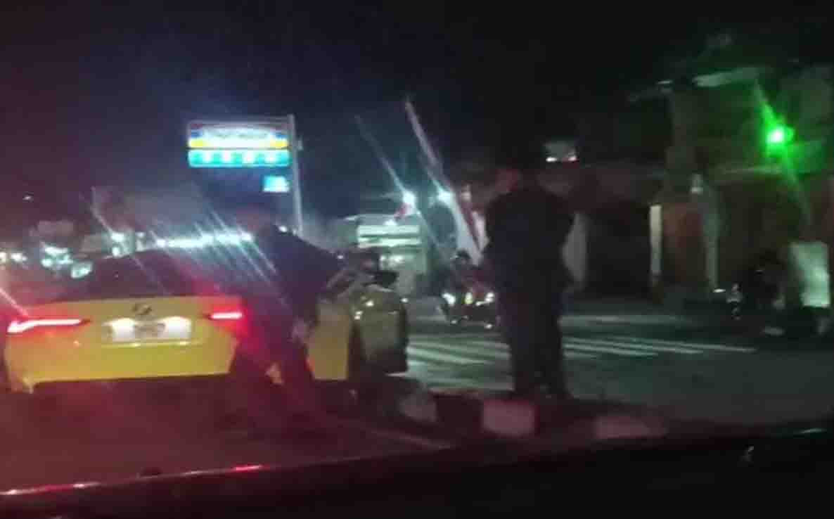 Usai Rapat DPRD, Mobil Mewah Wakil Bupati Blitar Alami Kecelakaan