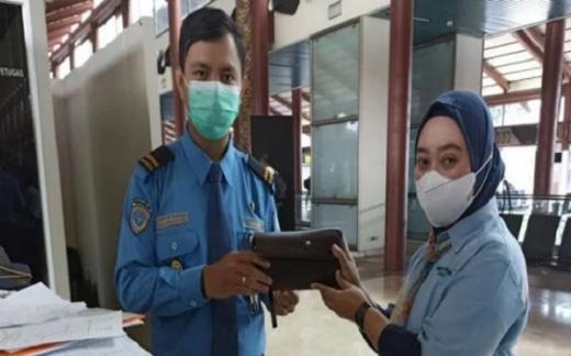 Petugas Kebersihan Bandara Soetta Temukan Cek Senilai Rp35,5 M