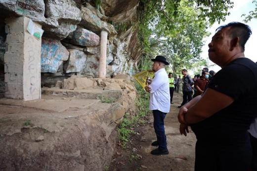 Banyak Coretan Tangan Jahil, Ketua DPD RI Minta Lawang Kuari Dilestarikan