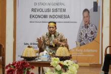 Kuliah Umum di UIN Makassar, Ferry Juliantono Gaungkan Revolusi Ekonomi Melalui Koperasi