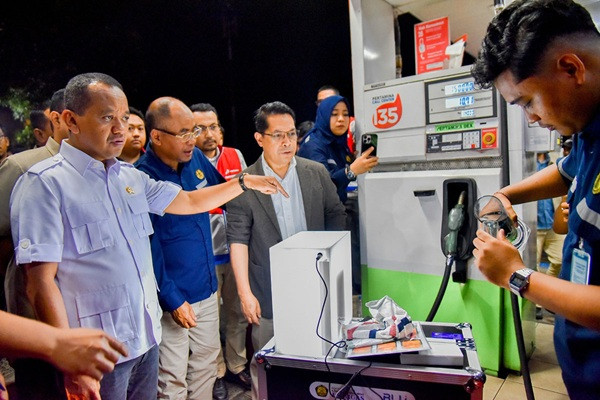 Dalami Aduan Masyarakat, Menteri Bahlil Sidak Kualitas BBM di Malang