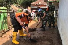 Baznas Gelar Aksi Resik Banjir Bandang di Kabupaten Garut