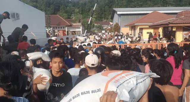 Krisis Logistik di Sibolga: Video Viral Warga Ambil Pangan Tuai Sorotan Publik
