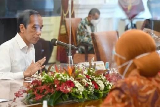 Alihkan Bansos Sembako, Jokowi Sebut Digitalisasi Data yang Terintegrasi Sistem Bank