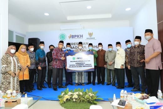 Melalui Baznas, BPKH Serahkan Gedung kepada MUI