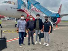 Usai Saksikan Laga Timnas, Menpora Amali Satu Persawan dengan Shin Tae-yong di Pesawat