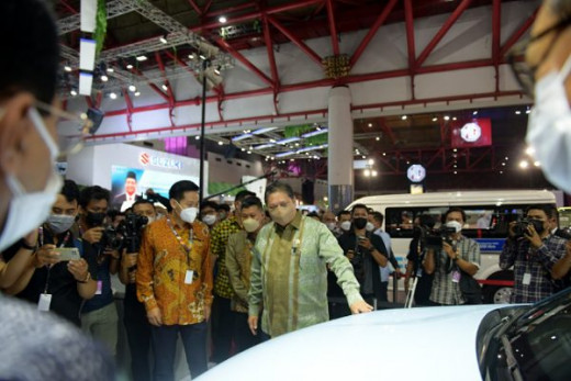 Buka IIMS Hybrid 2022, Menko Airlangga Berharap Sektor Otomotif Kembali Pulih