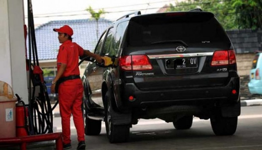 DPR Desak Pemerintah Larang Pemilik Mobil Mewah Gunakan BBM Subsidi