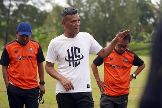 Pantau Latihan Mandiri Hendri Susilo Tunggu Kebijakan
