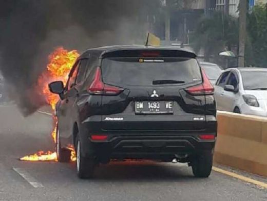 Mobil Xpander Terbakar di Flyover Pekanbaru, Ini Penjelasan Mitsubishi