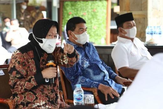 Minta Bank di Riau Buka Blokir Kartu Bansos PKH, Risma Marah Lagi: Dosa Lho, Ini Hak Orang Miskin