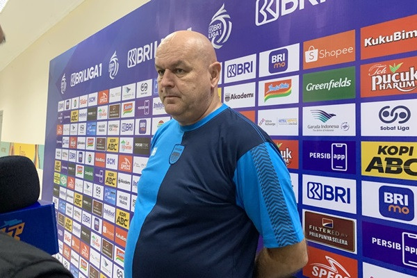 Bojan Hodak Tetap Mewaspadai Semen Padang FC