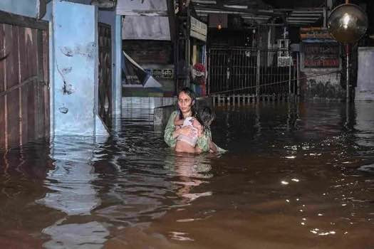 Tanggul Jebol di Kemang Village Bongkar Luka Lama: Tata Kota Jakarta yang Gagal Menjaga Diri