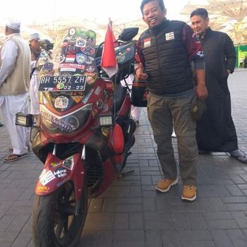 Alhamdulillah, Rider Asal Jambi Ini Tiba di Mekkah Usai 8 Bulan Naik Nmax