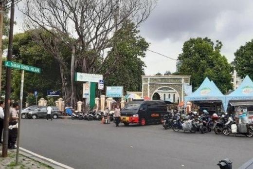 Dont Panic! Tas Diduga Bom di Masjid Sunda Kelapa, Isinya Cuma Ini..