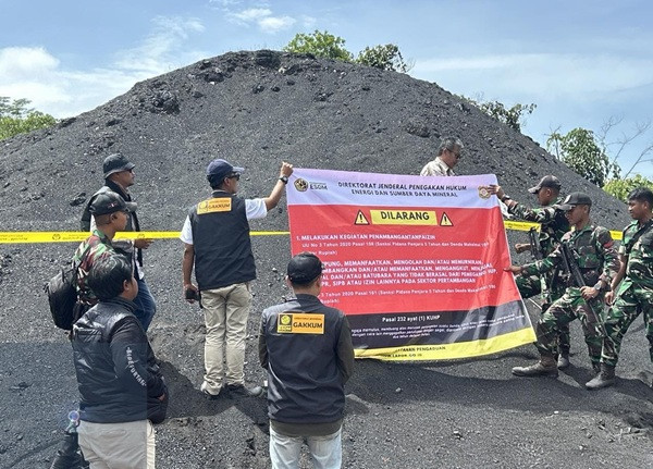 Negara Amankan Tumpukan Batubara Ilegal di Kalimantan Timur