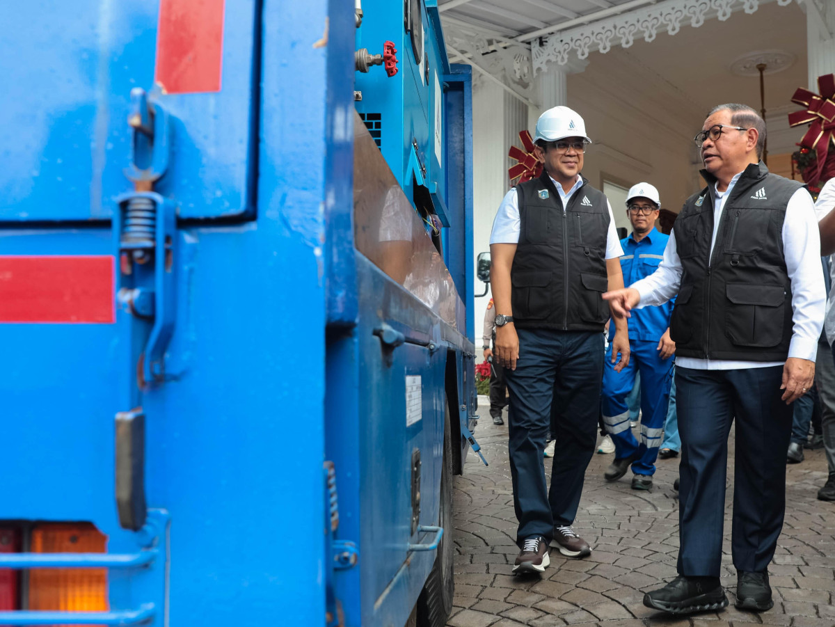 ‎DKI Jakarta Salurkan Bantuan Air Bersih ke Wilayah Terdampak Banjir dan Longsor Sumatra